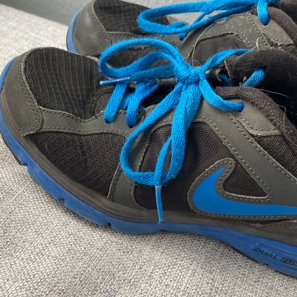 Nike Kids Black Sneakers with Blue Accents - Picture 3 of 8